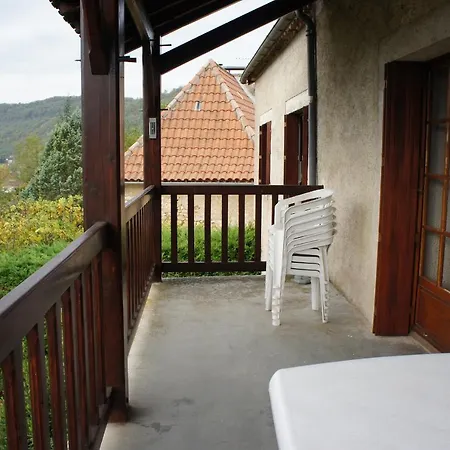 Un Balcon-terrasse Sur Le Lot Nyaraló Luzech